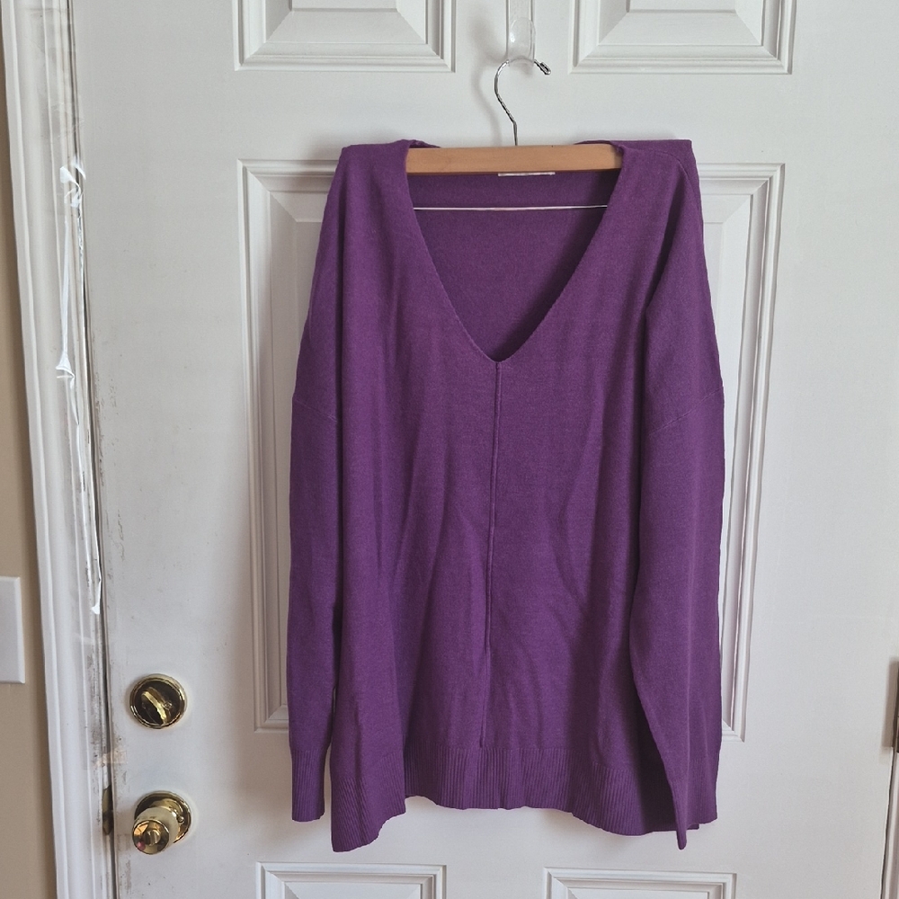 Chic V-Neck Sweater in Rich Purple